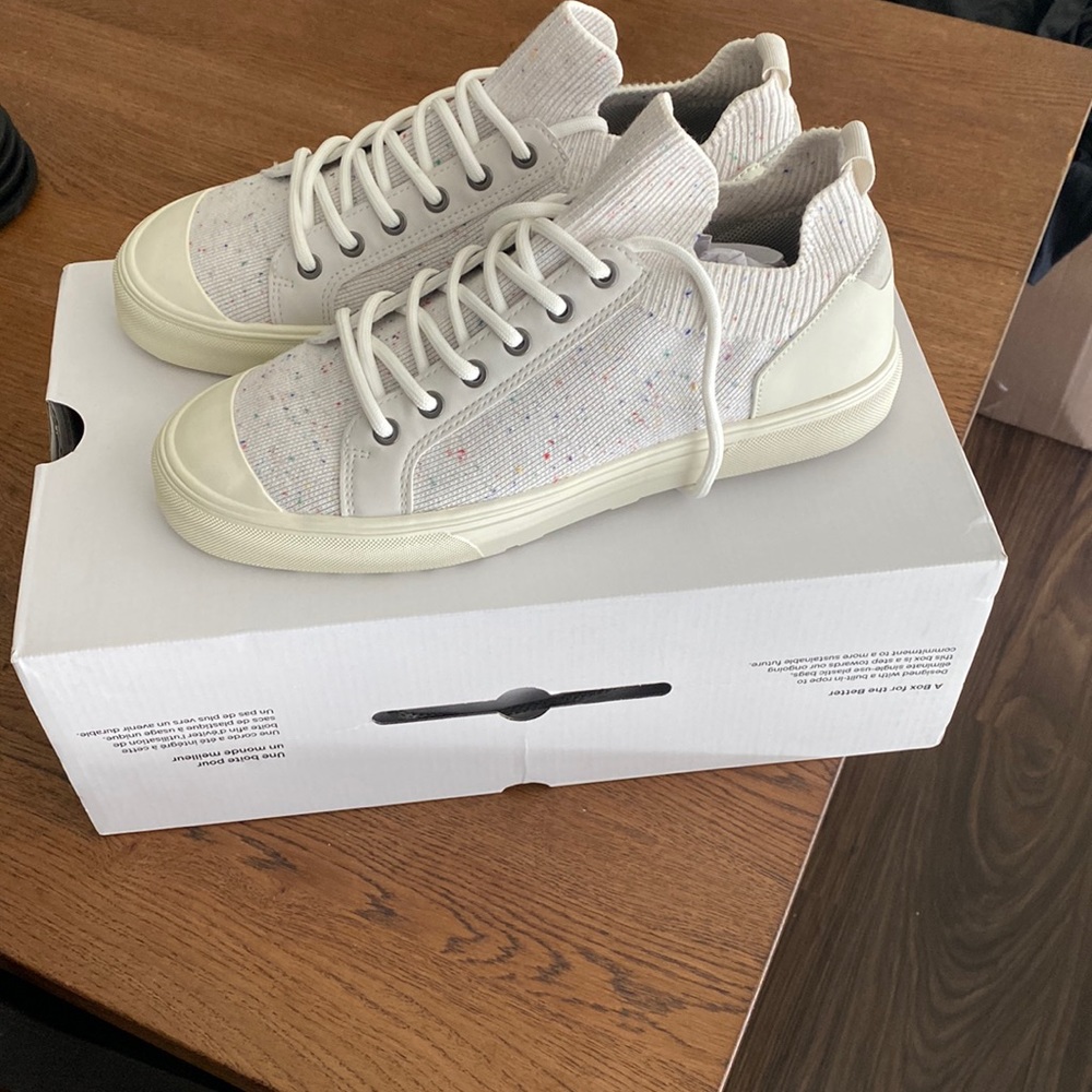 Aldo Mens CROCHITO sneakers size US 9. Brand new never worn with box.